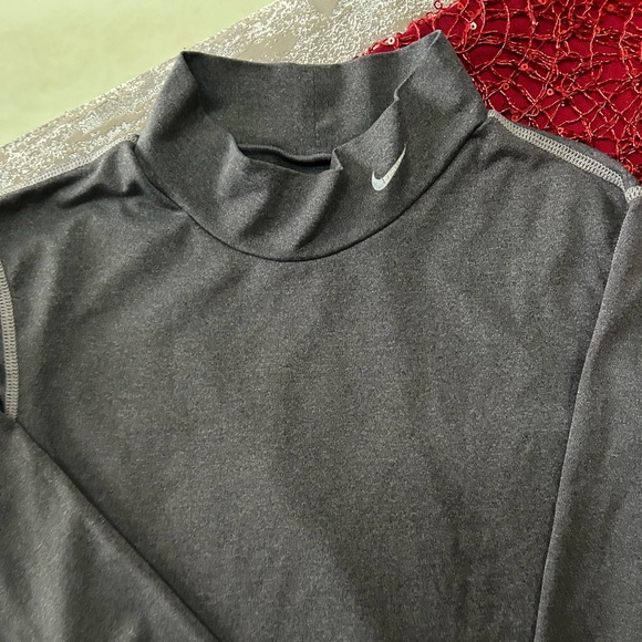 Boy’s NIKEfit base layer - Picture 6 of 16